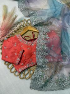 Sari en soie satinée organza de qualité supérieure, design classique, lourd, avec des broderies argentées en zari, pour les fêtes, les mariages, les festivals, les événements décontractés - Product Image 4