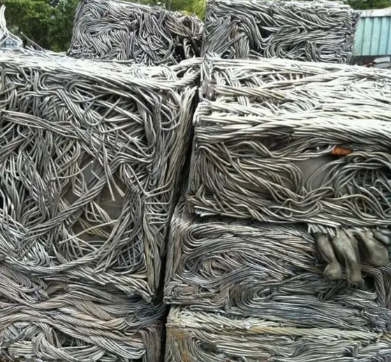 Desechos de aluminio de extrusión de Metal, 6061, 6063, 2000 MT, disponibles, 6063