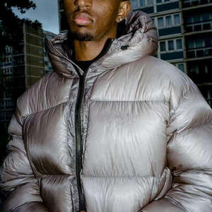 Chaqueta Acolchada Plateada Metálica para Hombre, Abrigo de Invierno Reflectante de Alto Brillo, Ropa de Abrigo Acolchada con Capucha, Chaqueta de Calle Acolchada - Product Image 3