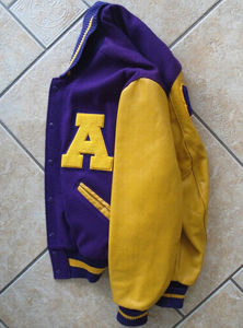 Blouson universitaire d'hiver personnalisé avec logo pour homme, en coton brodé, décontracté, en tissu peigné tricoté, imperméable, respirant et à séchage rapide - Product Image 3