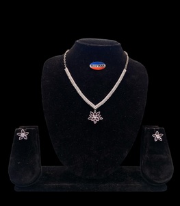 Vente en gros d'ensembles de bijoux collier boucles d'oreilles collier de mariage vintage en acier inoxydable avec diamants pour cadeaux et occasions de fête - Product Image 1