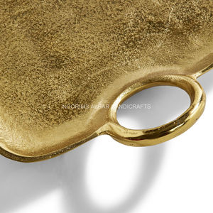 Plateaux de service à nœuds dorés Plateaux décoratifs en aluminium Vaisselle artisanale sans danger pour les aliments pour les fêtes Vente en gros pour la restauration - Product Image 4