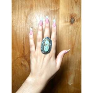 Anillo de Plata de Ley Chapado en Oro Rosa con Turquesa del Lago Carica, Hecho por Artesanos Navajo, Talla 8, Engaste de Bisel, Incrustaciones de Acero Inoxidable, Número, Regalo - Product Image 5