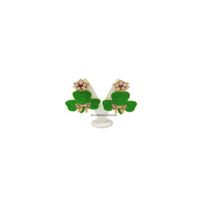 Boucles d'oreilles pendantes trèfle en perles de verre et strass faits à la main pour femme, style chic et festif, pour la Saint-Patrick - Product Image 3