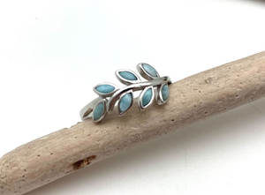 Anillo HARI OM CREATIONS con Larimar Natural de 3x5 mm en Forma de Marquesa, Engaste de Plata de Ley 925, Certificado IGI, Modelo para Toda Ocasión - Product Image 3