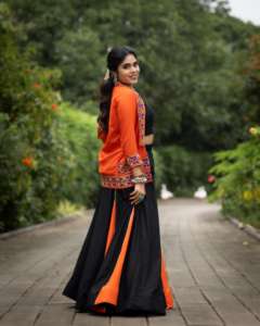 Elegancia étnica Rayón Algodón Con Espejo Kutchi trabajo Lehenga Choli Compras en línea a precio mayorista Fabricante de Surat - Product Image 2