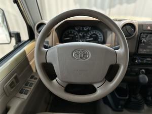 LandCruiser HardTop LX79 RWD Doble Cabina Pickup 2024 Diésel Turbo Cuero Oscuro ACC - Product Image 6