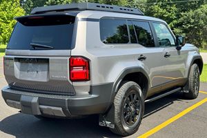 Toyota Land Cruiser 2024 Impecable, Primera Edición - Product Image 3