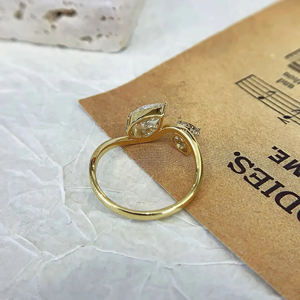 Bague de fiançailles en or 14K 18K avec deux pierres, diamant de laboratoire taille poire et taille ronde, design Toi et Moi, 2 carats, pour femme, à porter au quotidien - Product Image 2