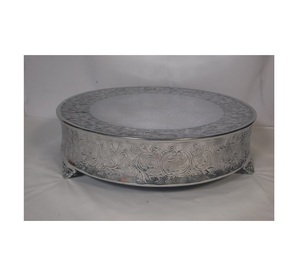 Support à gâteau antique fait main avec pieds pour table Forme ronde Finition personnalisée en laiton naturel - Product Image 1