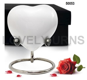 Mini urne en forme de cœur pour les cendres humaines - Product Image 1