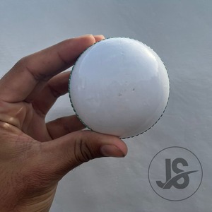 ลูกบอลคริกเก็ตสีขาวสำหรับเล่นกีฬา - Product Image 1