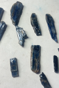 Très belle cyanite mélange forme mélange sculpture coupe Cabochon pierre précieuse sculpture à la main pour faire des femmes 925 bijoux en argent Sterling - Product Image 2