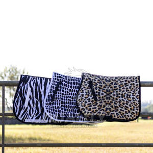 Tapis de selle imprimé personnalisé pour chevaux disponible en différentes couleurs, styles et options de broderie Tapis de selle pour chevaux - Product Image 6