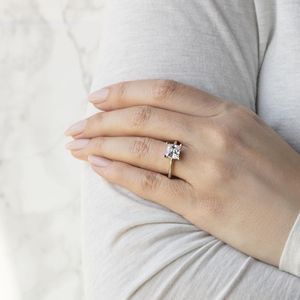 Anillo de Compromiso Solitario con Diamante Cultivado en Laboratorio, Corte Princesa, en Oro Rosa, con Diseño de Canasta, para Mujer - Product Image 4