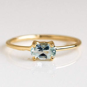 Meilleures ventes Bague en or jaune massif 10 carats avec aquamarine naturelle, pierre de naissance de mars, bijoux minimalistes pour cadeaux, aquamarine certifiée IGI - Product Image 1