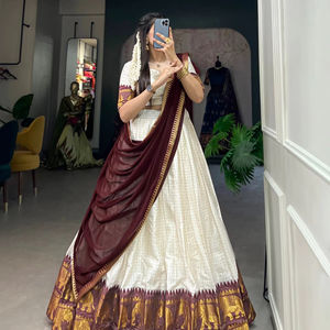 Designer pur coton Lehenga avec Chex avec tissage zari Lehenga choli, Demoiselles d'honneur lehenga, Wedding wear Lehenga - Product Image 1