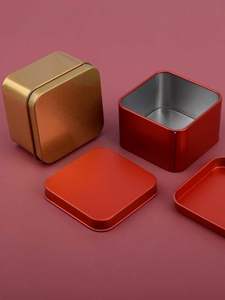 Caja de dulces de metal con acabado dorado antiguo para funciones tradicionales indias y reuniones familiares llenas de dulces - Product Image 5