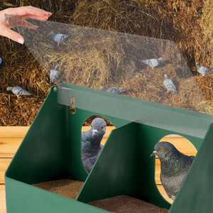 Mangeoire à pigeons montée avec barre de support solide et 2 compartiments pour faciliter l'accès aux recharges d'alimentation - Product Image 1