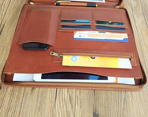 ซองหนังใส่สมุดสเก็ตช์ภาพ11in แบบรีฟิลขนาด A4ได้4ช่องพร้อมช่องใส่ปากกาสมุดสเก็ตช์ LPF-0263 - Product Image 1