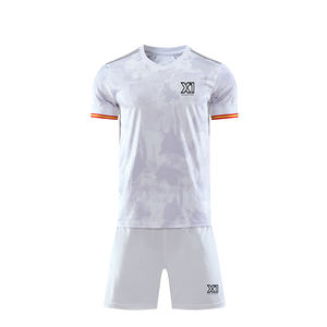 Uniformes de fútbol de poliéster de diseño personalizado de alta calidad, ropa de entrenamiento de fútbol con diseño de sublimación - Product Image 3