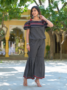 Robe mini tendance pour l'été, plage, élégante, en coton noir, imprimé géométrique, bretelles, épaules dénudées, pour femmes, fournisseur en gros - Product Image 5