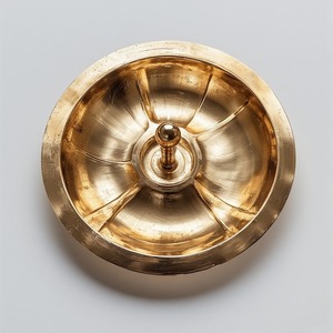 Serveur décoratif de fruits secs en aluminium avec trois bols en forme de feuille interconnectés en finition dorée créé pour les intérieurs de salle à manger élégants - Product Image 1