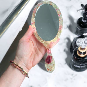 Miroir à main en résine avec finition lisse et brillante, parfait pour un usage quotidien, le maquillage ou des fins décoratives, ajoutant une touche élégante - Product Image 1