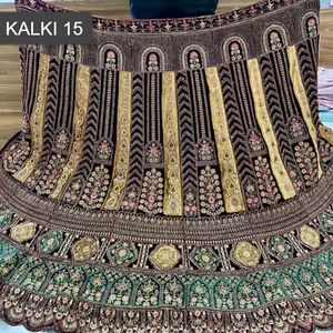 Lehenga de terciopelo glorioso con trabajo pesado de Jarkan, estilo de pasta de corte Rajwadi, lata doble de Choli largo y borde de cuatro lados Dupatta - Product Image 3