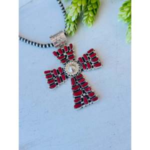Pendentif porte-bonheur Navajo fait main en argent sterling avec corail méditerranéen et turquoise taille princesse, symbole chrétien et chiffre - Product Image 4