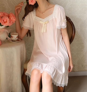 Pyjamas en coton pour femmes, chemises de nuit légères pour femmes - Robes de nuit à manches courtes, col en V en dentelle, brodées, grandes tailles - Product Image 1
