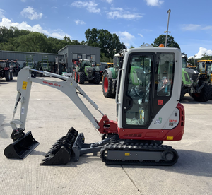 Mini-excavatrice sur chenilles Takeuchi TB216, cabine blanche et rouge, modèle diesel TB290 TB230 TB135 TB216 TB235RA, godet de 0,33 m³ - Product Image 3