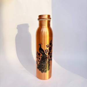 Bouteille d'eau traditionnelle indienne en cuivre floral émaillé avec finition polie et touche de bien-être authentique pour tous les âges - Product Image 5