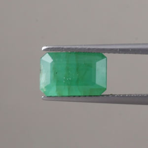 Émeraude naturelle TATIWALA certifiée IGI, vert clair, taille octogonale 4,05 carats (11x7mm), taillée à la main, cirée/huilée, polie, excellente qualité - Product Image 1