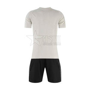 Ensemble d'uniformes de football de vêtements de sport avec motif de nom de joueur fabriqué par le fournisseur au Pakistan - Product Image 2