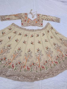 Lehenga Choli Tradicional de Diseñador, en Satén de Seda Naranja, con Falda Acampanada, Dupatta Cancan, Listo para Usar en Verano, para Fiestas y Bodas - Product Image 2