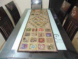 นักวิ่งโต๊ะปักเย็บปะติดทำด้วยมือจากผ้าอินเดียแบบดั้งเดิมพร้อมสิ่งทอที่มีชีวิตชีวา - Product Image 3