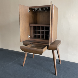 Armoire à vin moderne minimaliste en placage de bois de teck avec tiroir, panneau en contreplaqué, capacité de 10 bouteilles et 4 verres à pied - Product Image 1
