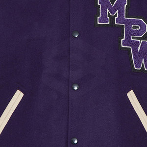 Chaqueta Varsity de Lana con Logotipo y Diseño Personalizados, Mangas de Cuero, Cuello Alto de Alta Calidad y Diseño Frontal - Product Image 6