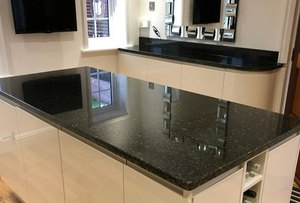 เคาน์เตอร์ครัวทำจากหินแกรนิตธรรมชาติสีเทาเงินขนาด18มม. 20มม. แผ่นปูพื้นอาคารขัดเงาทันสมัยปูผนังโรงงาน - Product Image 6