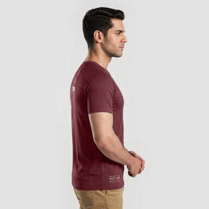 เสื้อยืดครอสเฟล็กซ์ทรงสลิมฟิต สีมารูน ผ้าฝ้ายออร์แกนิค 100% น้ำหนัก 200 กรัม ผ้าถักเนื้อแห้งเร็วและโพลีเอสเตอร์อัดแน่น 100% - Product Image 3