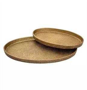 Plateau de service de luxe en or moulé avec poignées Plats et assiettes décoratifs élégants - Product Image 3