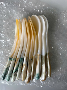 Hot Deal: Cuillère à coquillages artisanale du Vietnam Cuillère à conque avec poignée en nacre Idéal pour l'exportation de desserts Cuillère à coquillages - Product Image 5