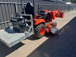 รถแทรกเตอร์ขนาดเล็ก Kubota BX2680 คุณภาพดีที่สุด ขับเคลื่อน 4 ล้อ เหมาะสำหรับตัดหญ้า ใช้งานได้หลากหลายในฟาร์มขนาดเล็ก อุปกรณ์ทนทาน ขายส่ง - Product Image 2