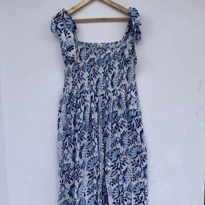 Belles robes imprimées Maxi de créateur avec taille naturelle et détail de boutons Mignon élégant Western à la mode - Product Image 1