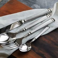 Ensemble de Couteaux de Chef de Luxe Modernes et Durables pour Cuisine, Manche Creux, Finition Miroir, Compatible Lave-Vaisselle, Écologique, avec Cuillères