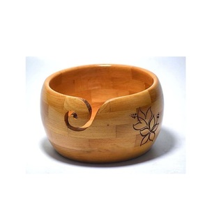 Bol de stockage de fil en bois fait à la main pour le tricot et le crochet organisateur de fil cadeau pour maman - Product Image 2