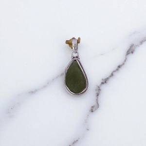 Colgantes de Plata de Ley con Piedras Preciosas de Moldavita en Bruto, Joyería Fina de Plata al por Mayor con Alto Pulido - Product Image 2