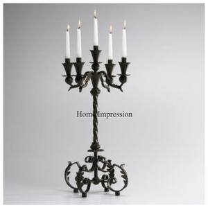 อุปกรณ์ตกแต่งโต๊ะโลหะตกแต่งเคลือบสีม่วงสำหรับงานหนักวางกลางและของตกแต่งงานแต่งงานเชิงเทียนสุดหรู - Product Image 2