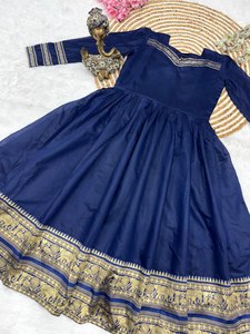 Dos Beau Papillon Motif Bleu Foncé Couleur Broderie Fil Travail Énorme Flair À La Mode Anarkali Robe Avec Plus La Taille - Product Image 5